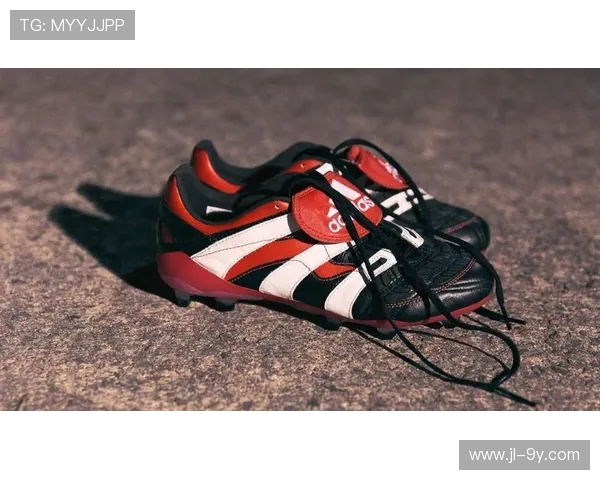 围绕少鞋带足球鞋的性能革新与实战体验在新赛季中的全面解析深度 围绕少鞋带足球鞋的性能革新与实战体验在新赛季中的全面解析深度